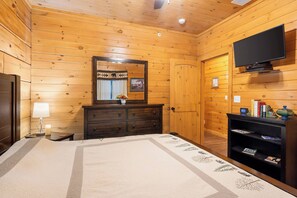 3 bedrooms, iron/ironing board, travel cot, WiFi