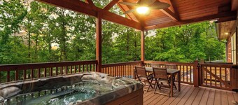 Teal’s Treasure – Secluded Lakeside Cabin for 8!