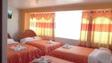 Classic Room, City View | In-room dining