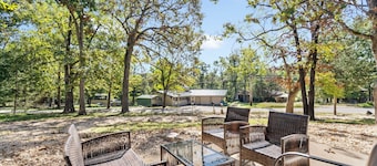 Tranquil Woods Retreat-Decorated for Christmas