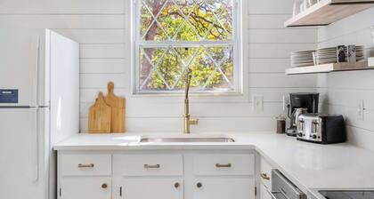 Tranquil Woods Retreat-Decorated for Christmas