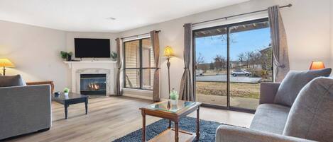TV, fireplace