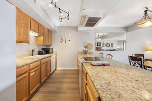 Fridge, microwave, oven, stovetop - All Fore the Best | Onsite amenities (Branson)
