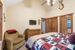 2 bedrooms, iron/ironing board, travel cot, WiFi