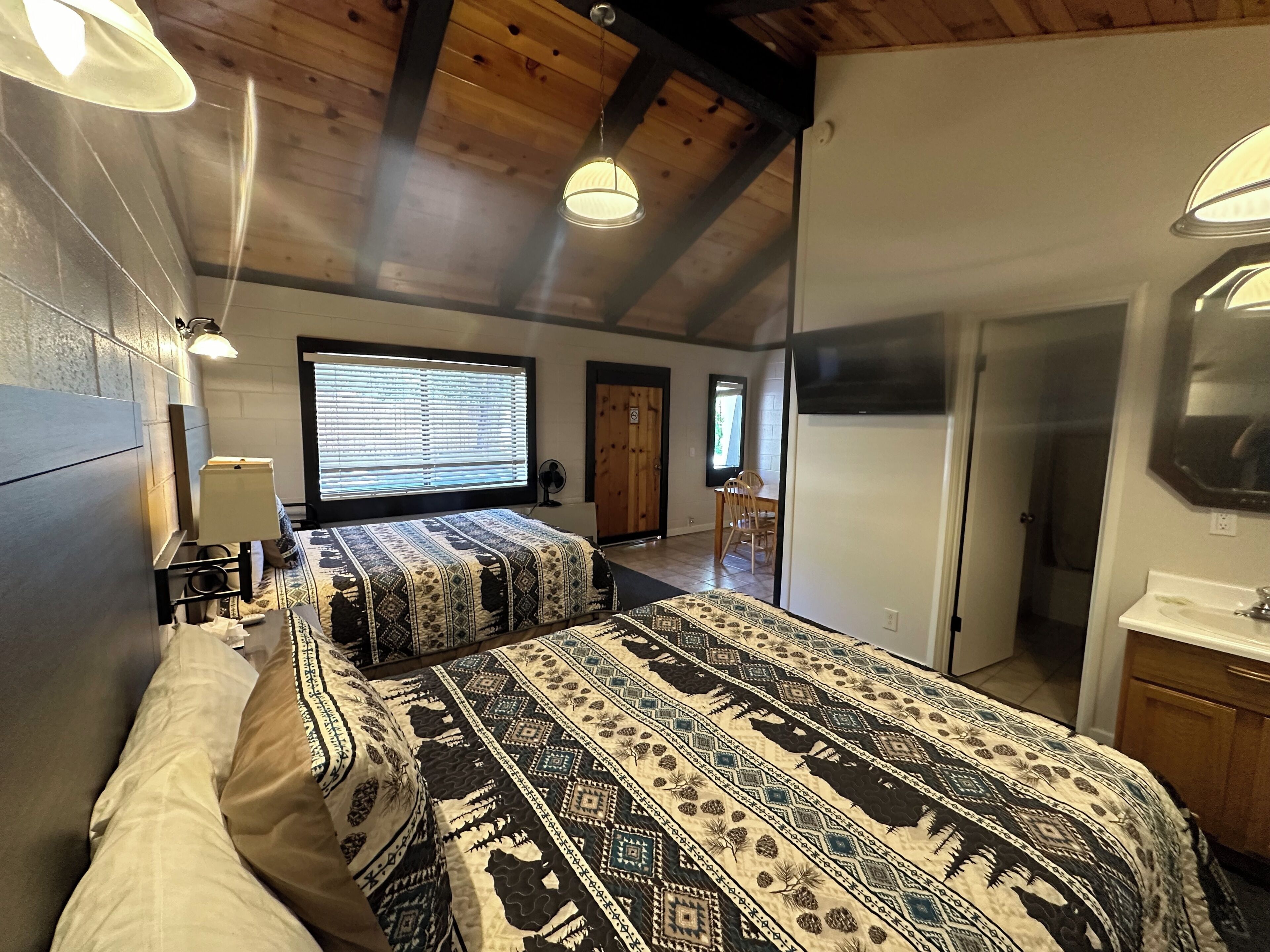 Chambre Supérieure, 2 grands lits | Wi-Fi gratuit, draps fournis