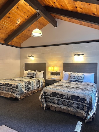 Superior Room, 2 Queen Beds | Free WiFi, bed sheets. Lee Vining Motel