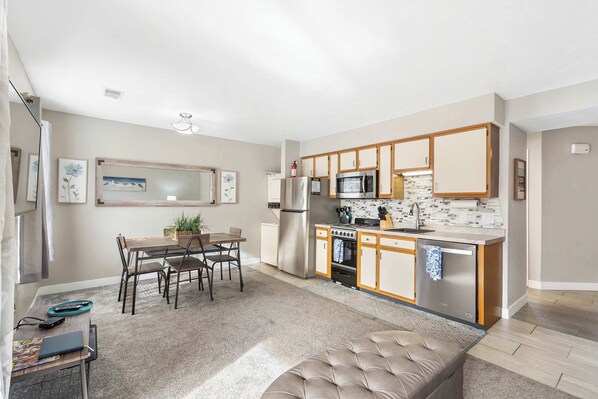 Fridge, microwave, oven, stovetop