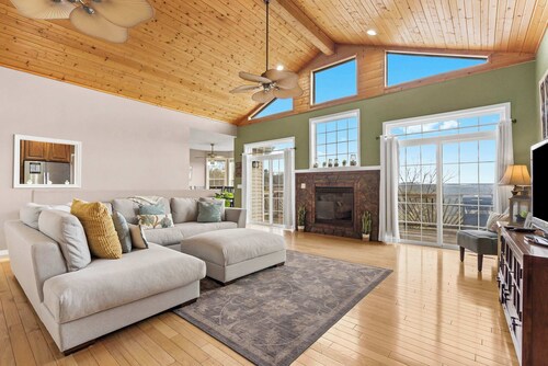 The Greenview Manor | Lake Views