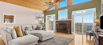 The Greenview Manor - Lake View - 9 Miles from Silver Dollar City