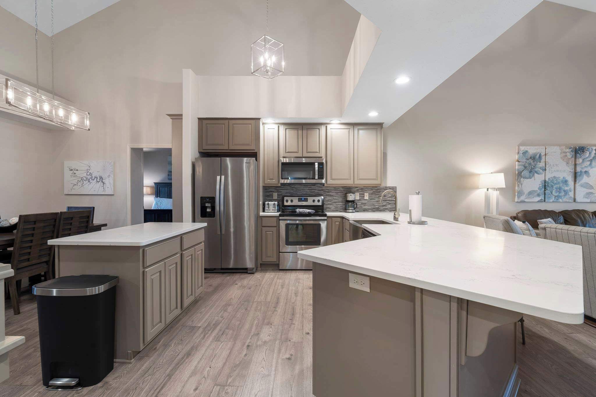 ثلاجة، ميكروويف، فرن، موقد طهي مسطح