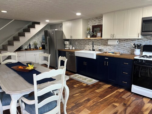 Charming 3-bedroom house across from Lake Freeman