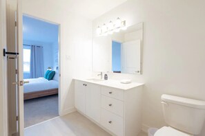 Towels, soap, toilet paper - 2 Room Modern Home in Findlay Creek! (Ottawa)