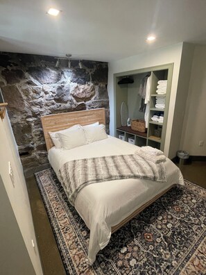 1 bedroom, iron/ironing board, free WiFi, bed sheets