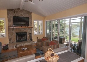 Fernseher, Kamin, Videospiele