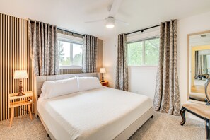2 bedrooms, iron/ironing board, travel cot, Internet - Loveland Retreat Near Dtwn w/ Outdoor Dining! (Loveland)