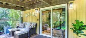Riverfront Sandy Retreat, Fish & Kayak On-Site
