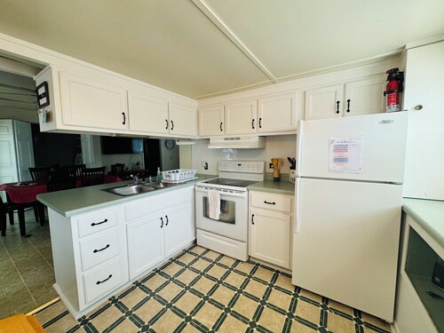 Charming 2-bedroom house by the lake in Dover TN