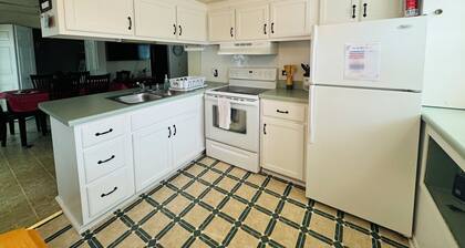 Charming 2-bedroom house by the lake in Dover TN
