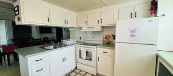 Charming 2-bedroom house by the lake in Dover TN