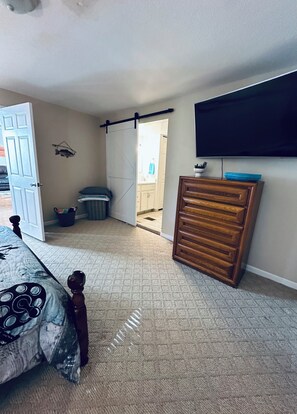 2 bedrooms, free WiFi, bed sheets, wheelchair access - Charming 2-bedroom house by the lake in Dover TN (Dover)