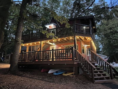The Perch-Skywalk! Pet Friendly, 4-bedroom cabin on the Big Eau Pleine.