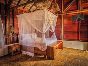 Minibar, décoration personnalisée, rideaux occultants