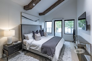 6 bedrooms, desk, iron/ironing board, free WiFi