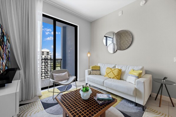 Apartemen Comfort | Area keluarga | Smart TV 40-inci dengan saluran TV kabel