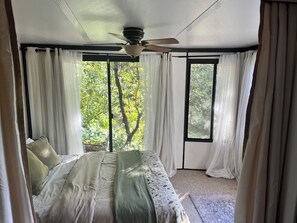 6 habitaciones, tabla de planchar con plancha, cuna de viaje y wifi