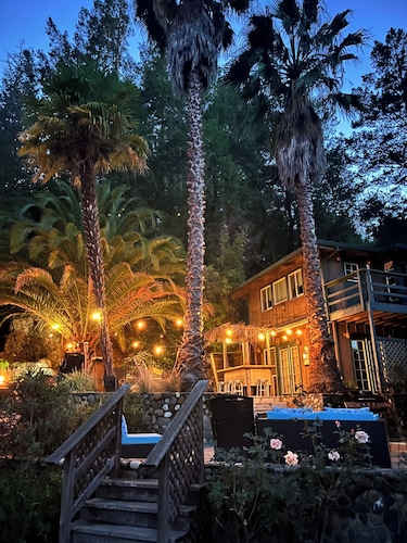 Alexander Valley Lodge w/ Pool, Hot tub, Waterfall, Pool table and Tiki Bar