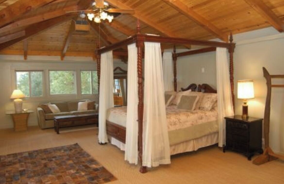 6 bedrooms, iron/ironing board, travel crib, WiFi