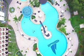 Outdoor pool - Harris Resort Waterfront Batam (Sekupang)