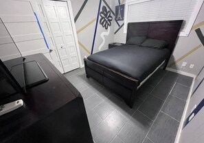 5 slaapkamers, een bureau, een strijkplank/strijkijzer, gratis wifi