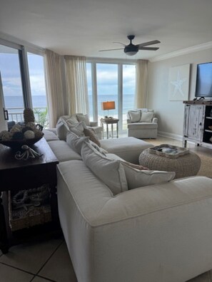 TV - SNOW BIRDS! BEACHFRONT! OPEN CONCEPT! STUNNING 100 'of  GLASS! (Pensacola)