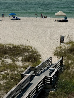 On the beach - BEACHFRONT! OPEN CONCEPT! STUNNING 3 walls of  GLASS! (Pensacola)