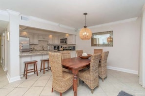 Dining - BEACHFRONT! OPEN CONCEPT! STUNNING 3 walls of  GLASS! (Pensacola)