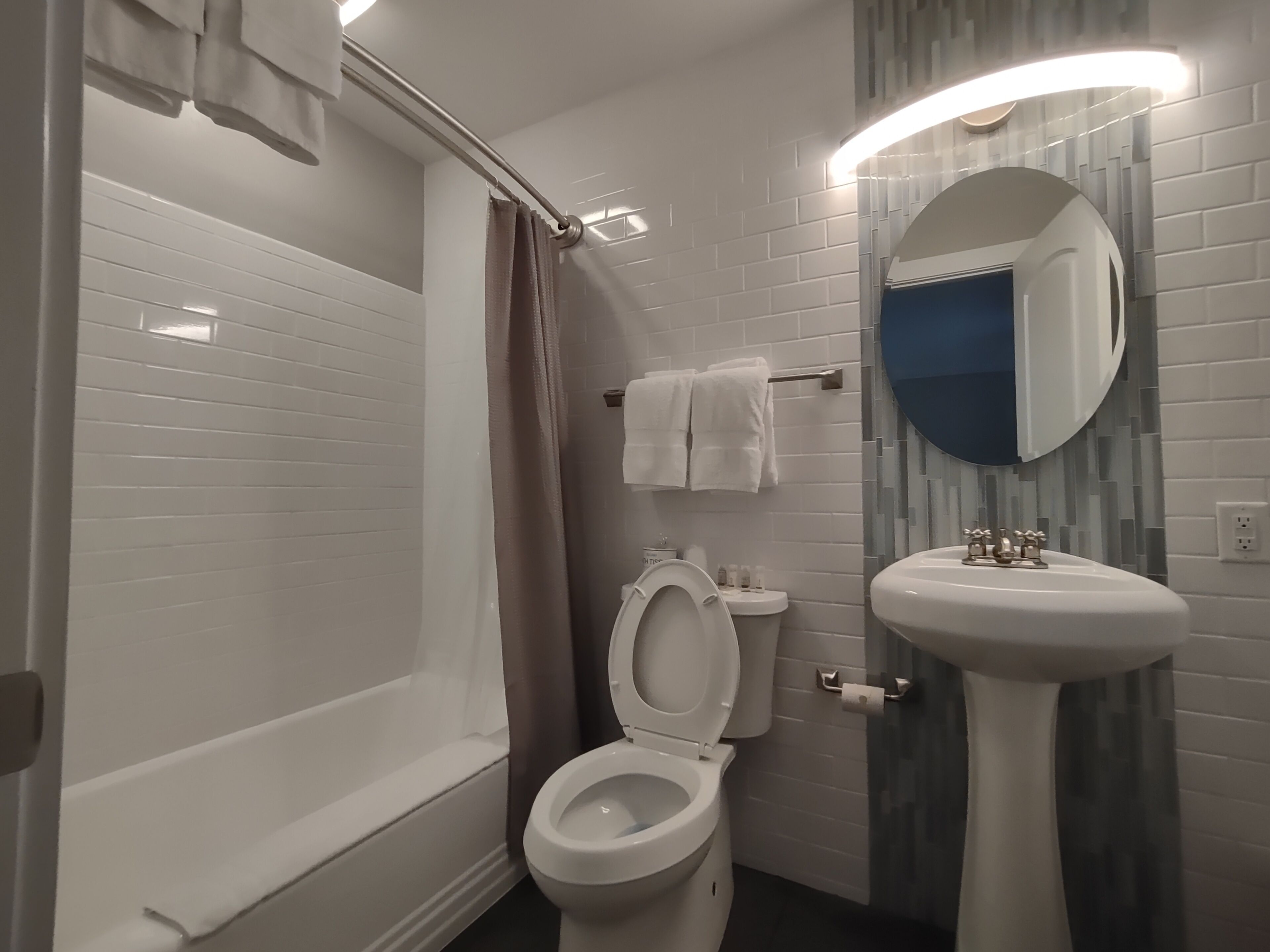 Combined shower/bathtub, eco-friendly toiletries, hair dryer, towels