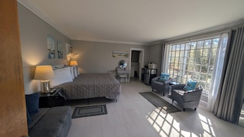 Deluxe Room, Corner | Desk, blackout drapes, iron/ironing board, free WiFi