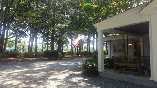Cape Charles Milestone Lodge 