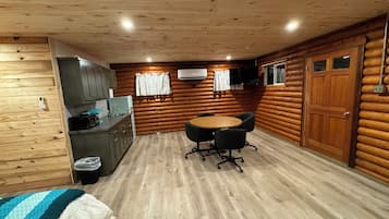 1 chambre, fer et planche à repasser, accès au Wi-Fi (inclus)