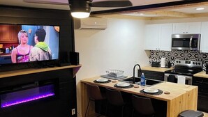 Kaffetrakter/tekoker, kjøleskap, mikrobølgeovn og ovn
