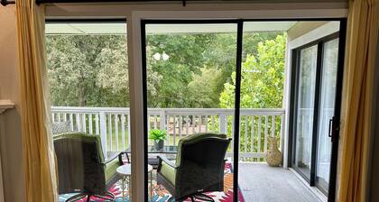 2 BR at Pointe Royale Golf Course. Steps from Lake Taneycomo. Gorgeous views