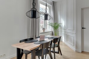Classic-Apartment, Balkon | 2 Schlafzimmer, Bügeleisen/Bügelbrett, kostenloses WLAN
