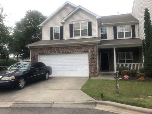 Entire home furnished 4-bedroom close to Duke & RDU