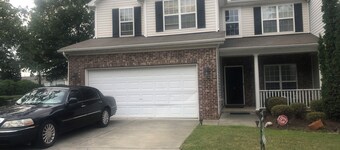 Entire home furnished 4-bedroom close to Duke & RDU