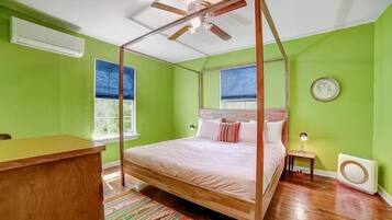 2 chambres, bureau, fer et planche à repasser, lit parapluie