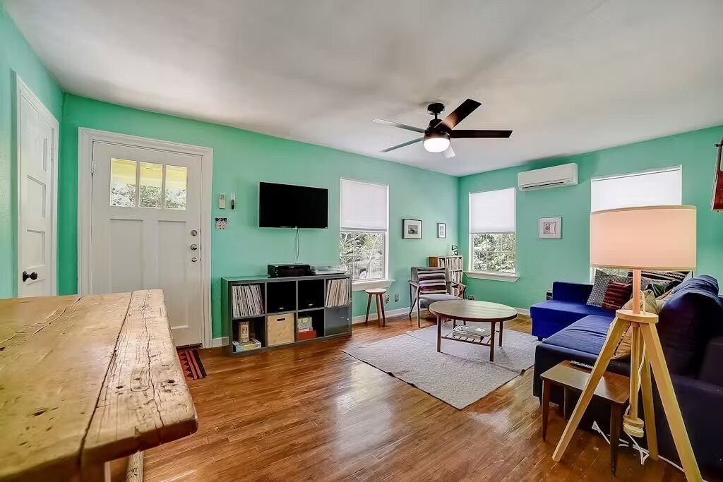 Smart-TV, bøker, musikkbibliotek og printere