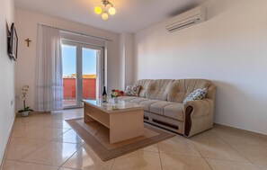 TV - 1 bedroom cozy apartment in Medulin (Medulin)