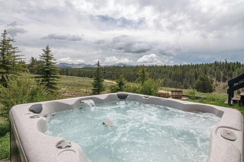 Sweet Dreams -MtnViews & Hot Tub