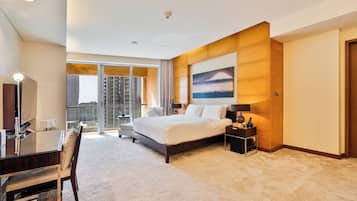 Holistay Kempinski Central Avenue Deluxe Studio with Burj Khalifa View | Escrivaninha, espaço de trabalho para notebook, cortinas blackout